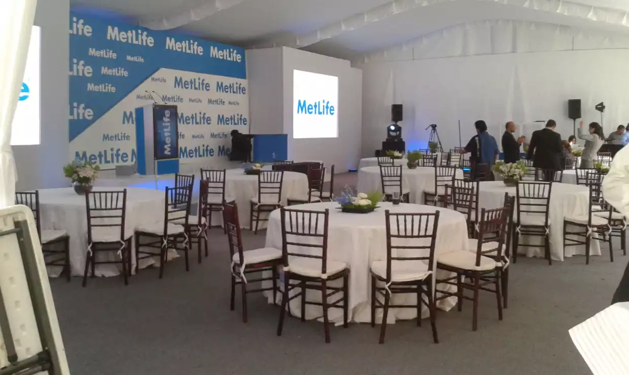 Carpas y Domos DAMEGA Infraestructura y mobiliario premium para eventos masivos y corporativos con soluciones integrales de logística, climatización y montaje profesional